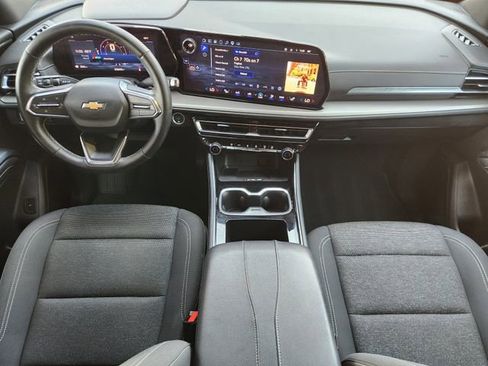Used 2025 Chevrolet Traverse LT FWD image 26
