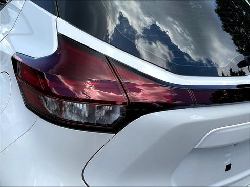 Certified 2024 Nissan Kicks SV FWD image 24