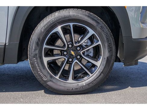 Used 2025 Chevrolet TrailBlazer LT AWD/4WD image 9