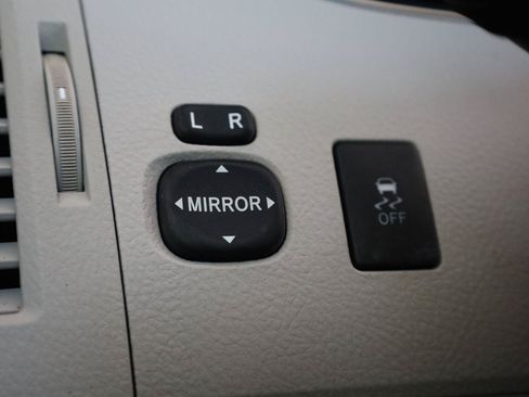 Used 2011 Toyota Avalon Limited FWD image 39