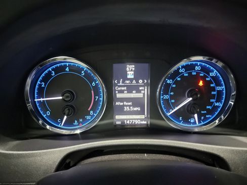 Used 2017 Toyota Corolla SE FWD image 18