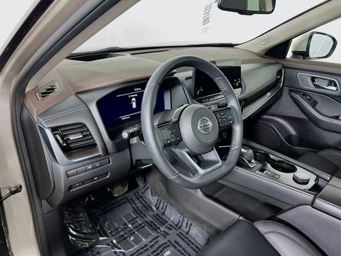 Used 2021 Nissan Rogue Platinum image 9