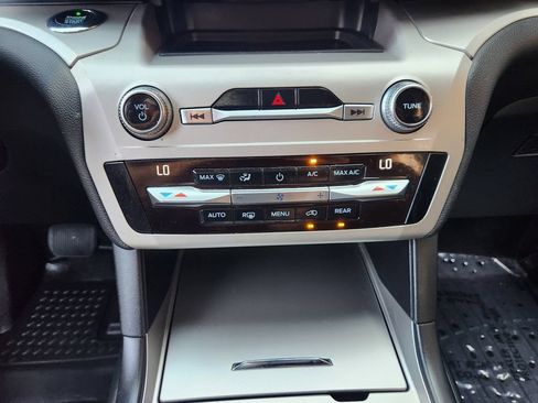 Used 2020 Ford Explorer XLT RWD image 20