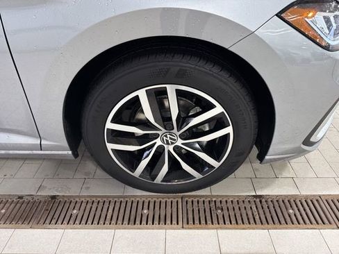 Certified 2025 Volkswagen Jetta SE image 27