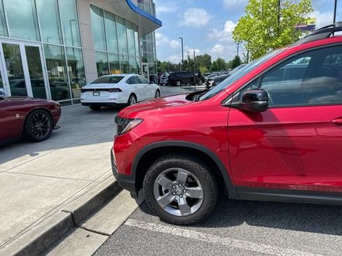Used 2025 Honda Ridgeline TrailSport image 9