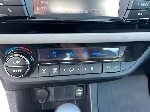 Used 2015 Toyota Corolla LE FWD image 15