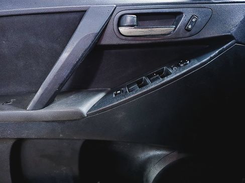 Used 2011 MAZDA MAZDA3 i Touring FWD image 22