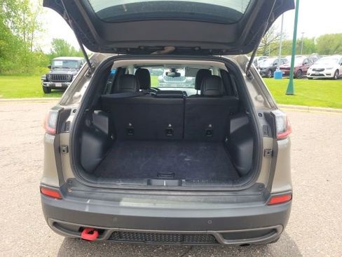 Used 2019 Jeep Cherokee Trailhawk w/ Cold Weather Group AWD/4WD image 11