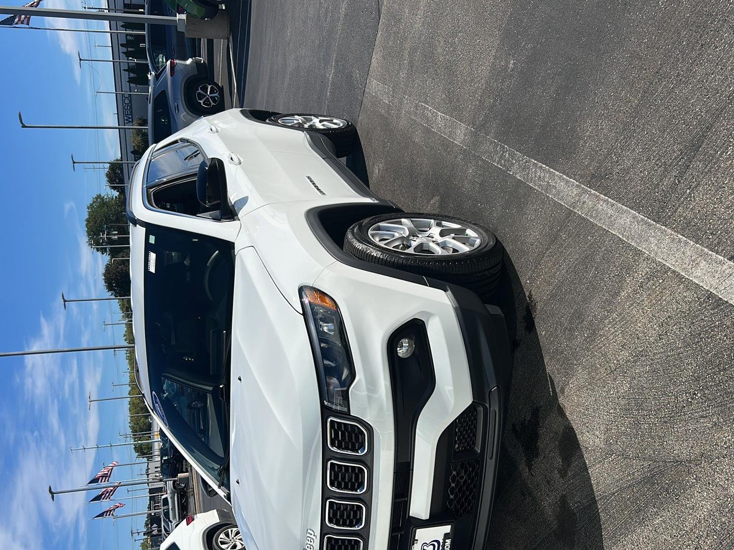 Used 2024 Jeep Compass Latitude AWD/4WD image 2