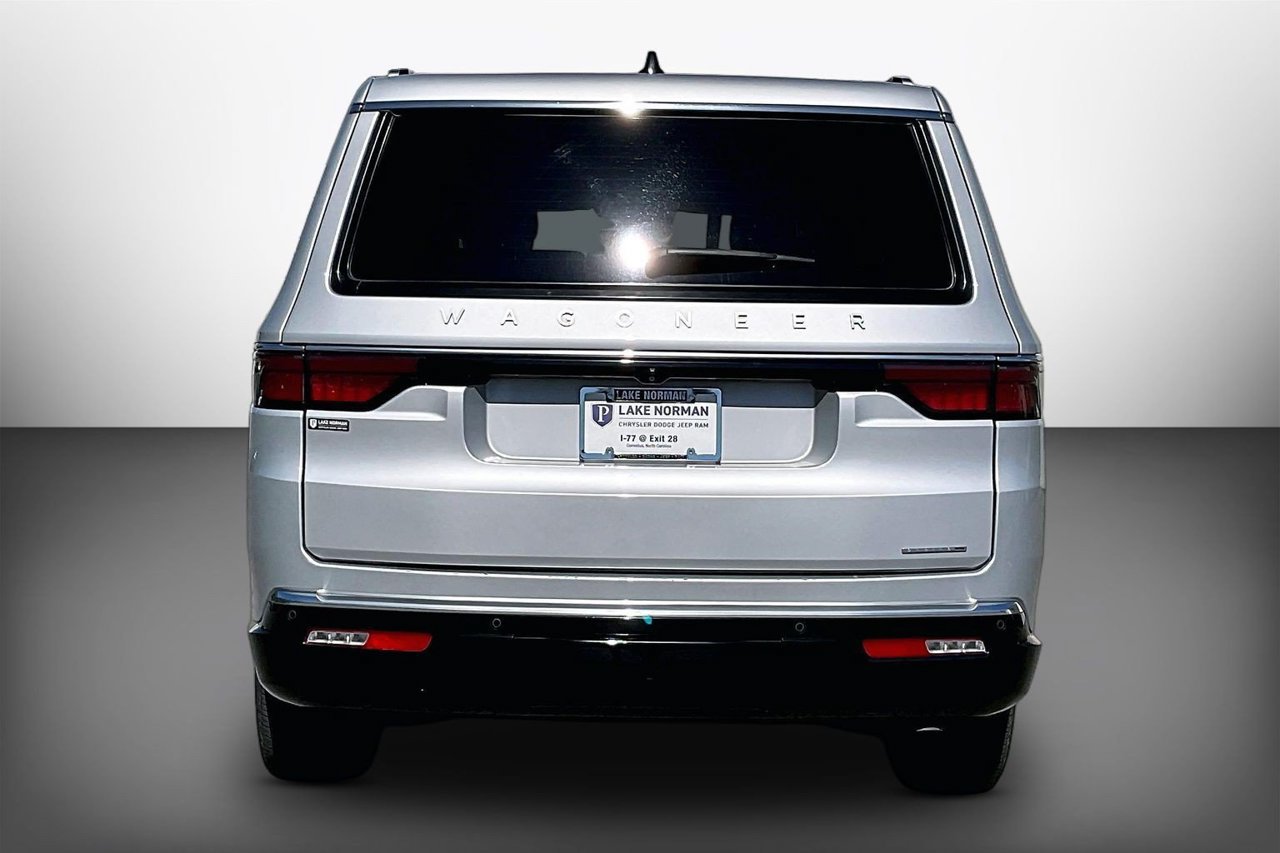 Certified 2024 Jeep Wagoneer L Series II AWD/4WD image 7