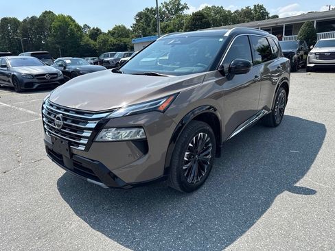 Used 2024 Nissan Rogue Platinum w/ Platinum Premium Package AWD/4WD image 1