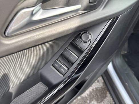 Used 2025 Chevrolet Equinox RS image 16