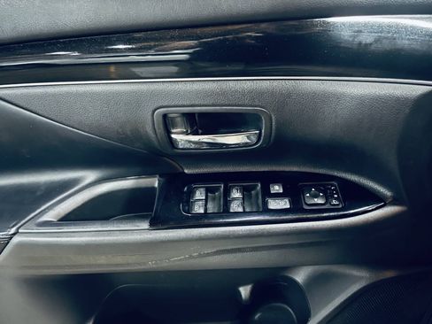 Used 2019 Mitsubishi Outlander LE FWD image 27