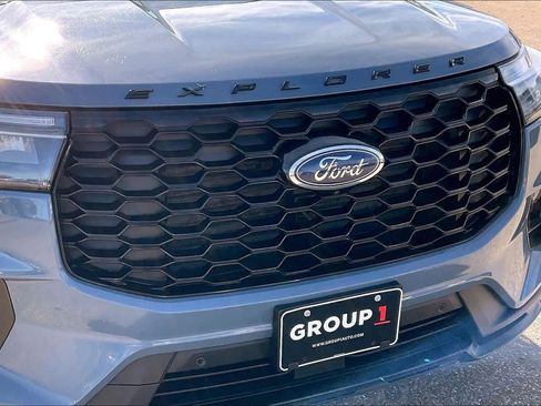 Used 2025 Ford Explorer ST-Line image 29