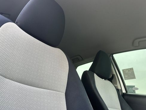 Used 2012 Toyota Yaris L image 18