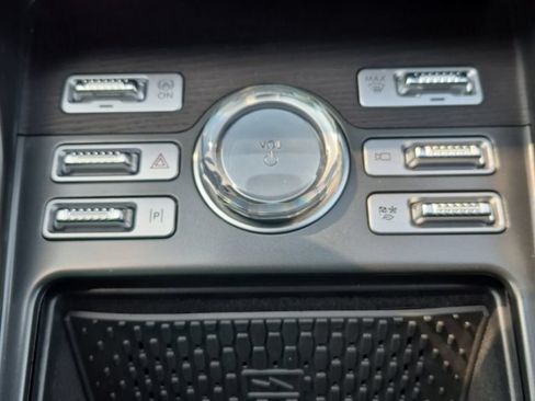 Certified 2025 Lincoln Nautilus Reserve AWD/4WD image 32