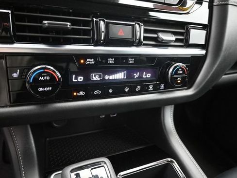 Certified 2023 Nissan Pathfinder SV w/ Black Appearance Package AWD/4WD image 17