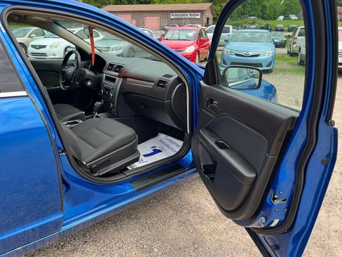 Used 2011 Ford Fusion SE image 3