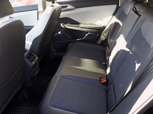 New 2025 Volkswagen Taos SE image 25