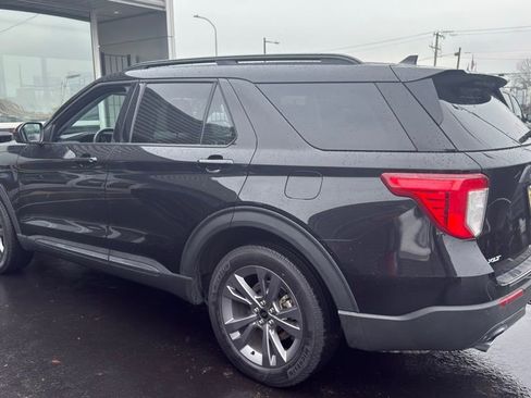 Used 2022 Ford Explorer XLT w/ Equipment Group 202A image 4