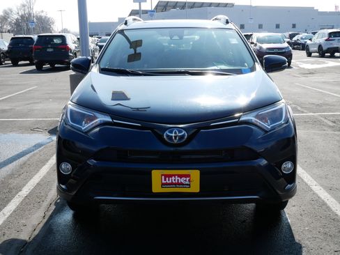 Used 2018 Toyota RAV4 XLE w/ Carpet Mat Package image 2
