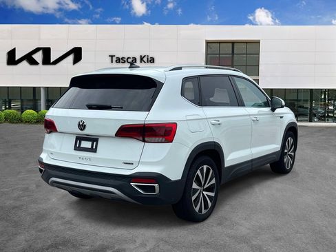 Used 2022 Volkswagen Taos SE w/ Panoramic Sunroof Package AWD/4WD image 3