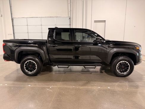 Used 2026 Toyota Tacoma TRD Off-Road AWD/4WD image 4