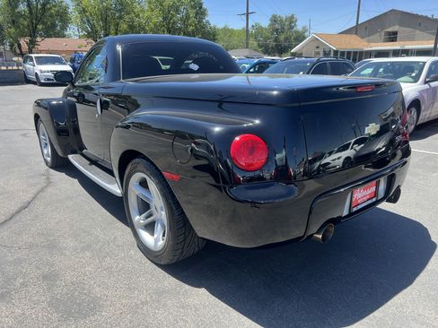 Used 2006 Chevrolet SSR w/ Preferred Equipment Group RWD image 6