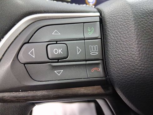 Used 2023 Jeep Grand Cherokee Limited AWD/4WD image 19