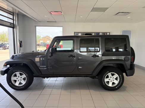 Used 2018 Jeep Wrangler Unlimited Sport S AWD/4WD image 2