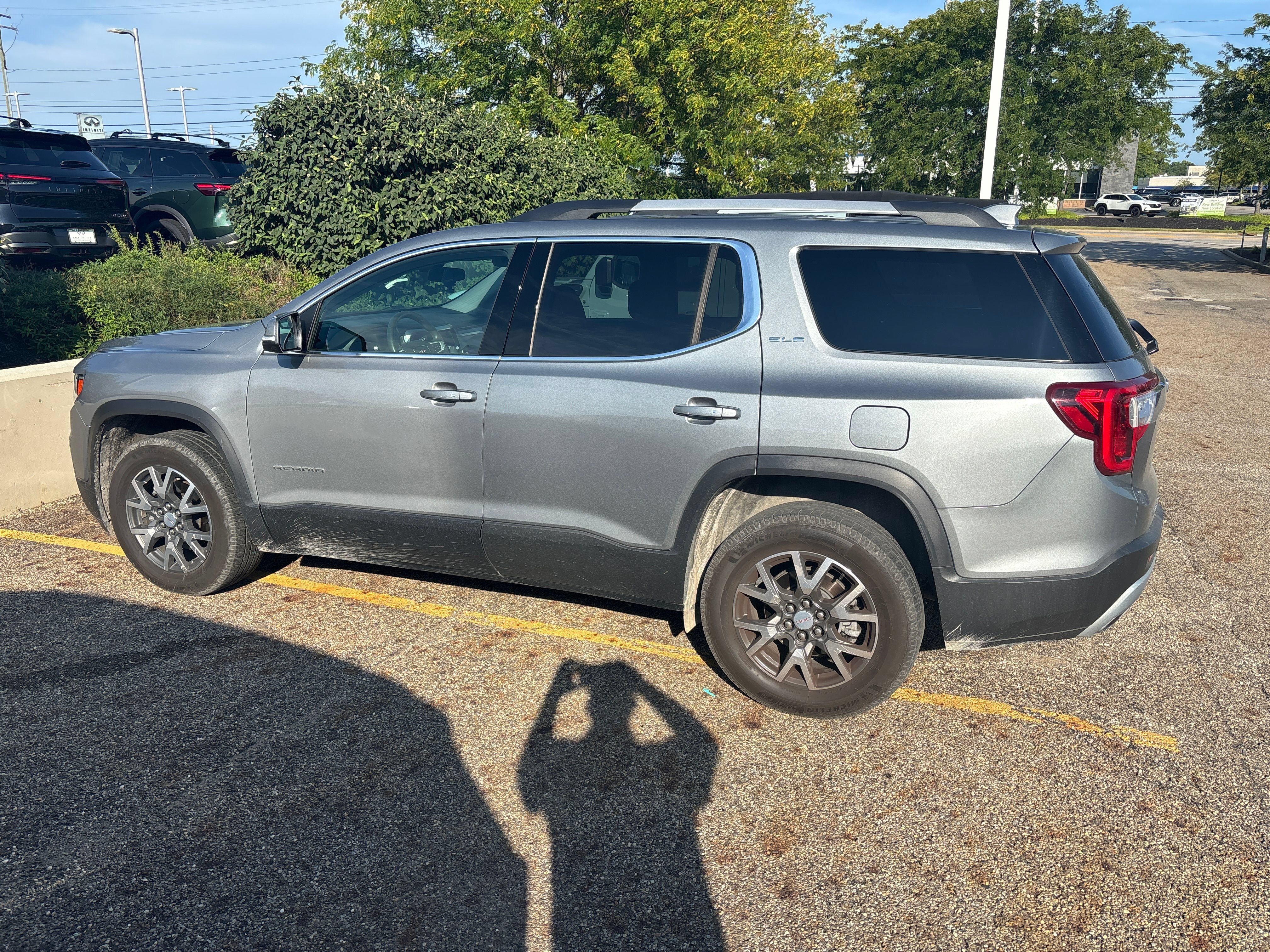 Used 2023 GMC Acadia SLE w/ Driver Convenience Package AWD/4WD image 3