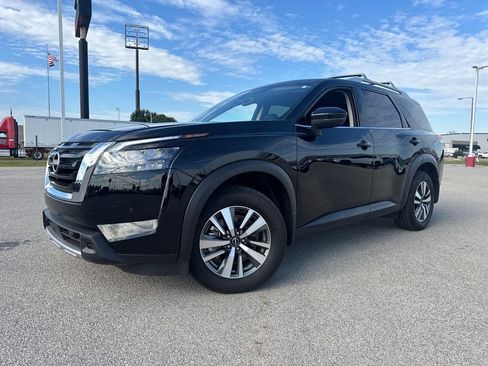Used 2025 Nissan Pathfinder SL w/ Cargo Package FWD image 1