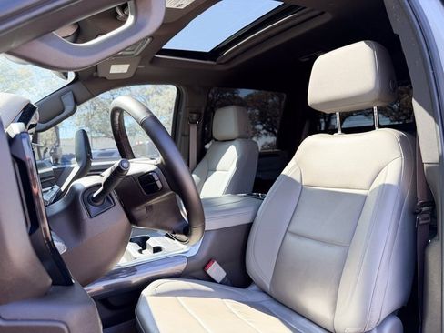 Used 2025 Chevrolet Silverado 3500 LTZ w/ LTZ Convenience Package image 4