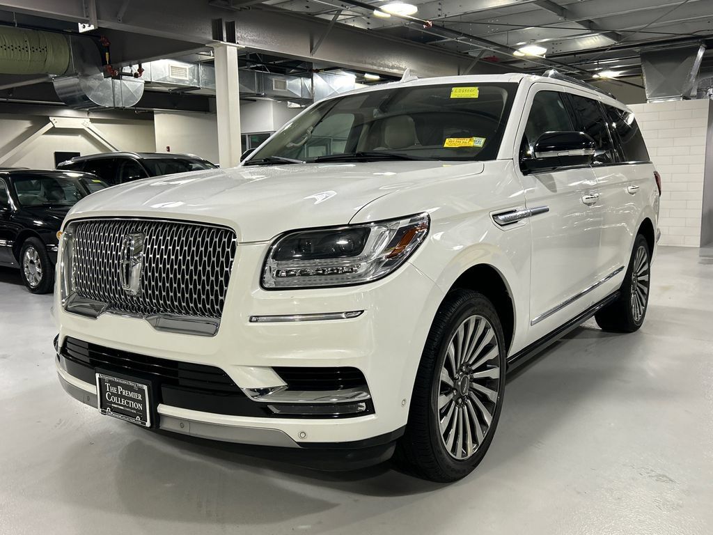 Used 2021 Lincoln Navigator Reserve w/ Luxury Package AWD/4WD image 5