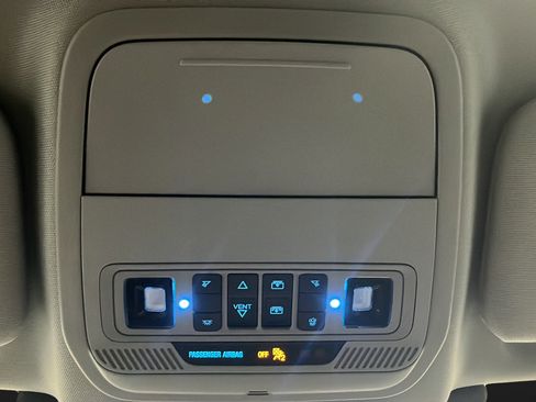 Used 2023 Ford Explorer XLT w/ Equipment Group 202A AWD/4WD image 34