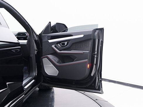 Used 2022 Lamborghini Urus image 28