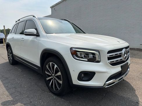 Used 2022 Mercedes-Benz GLB 250 w/ Premium Package image 8