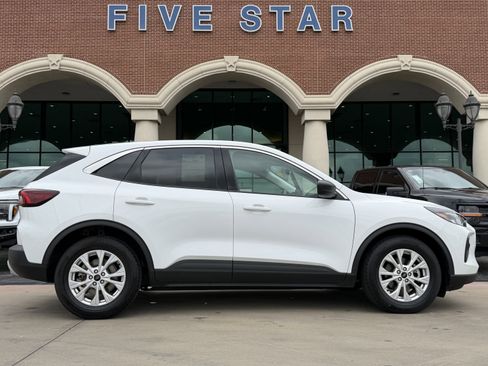 Certified 2024 Ford Escape Active FWD image 3