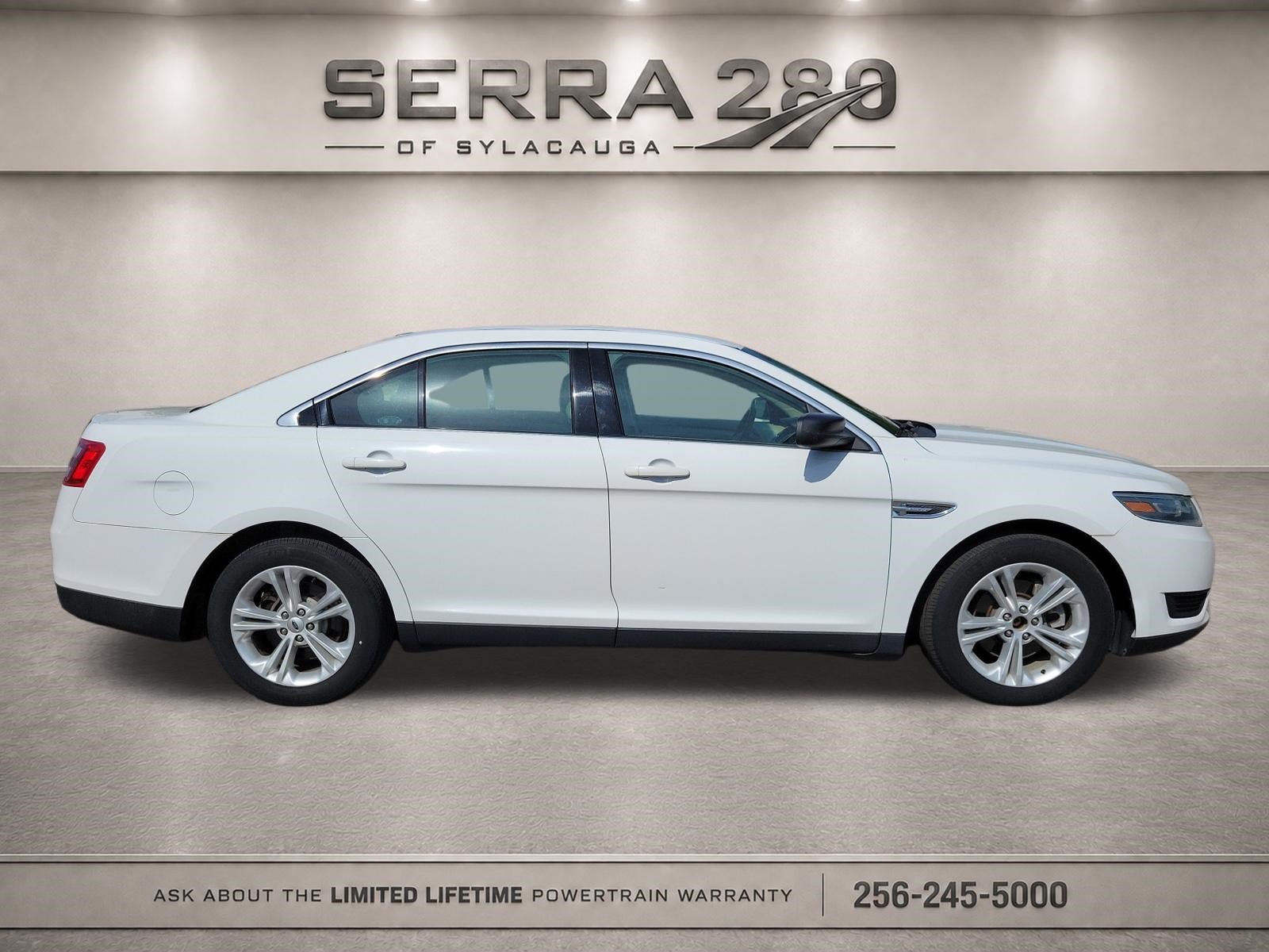 Used 2018 Ford Taurus SE FWD image 4