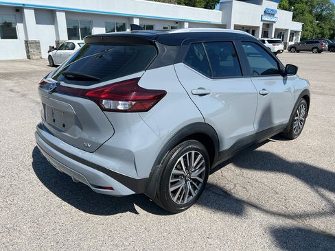 Used 2021 Nissan Kicks SV FWD image 3