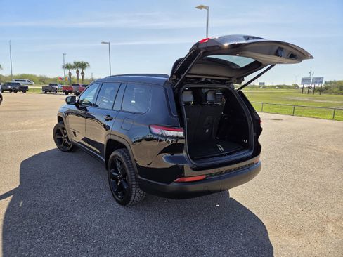 Used 2023 Jeep Grand Cherokee L Laredo image 23