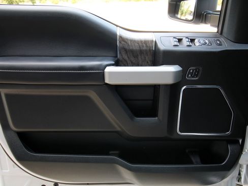 Used 2019 Ford F350 Lariat w/ Lariat Value Package AWD/4WD image 19