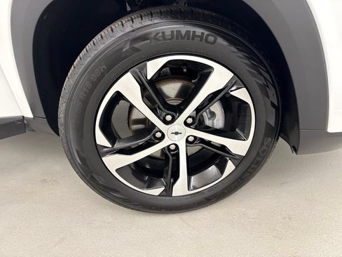 Certified 2024 Chevrolet Trax RS FWD image 27