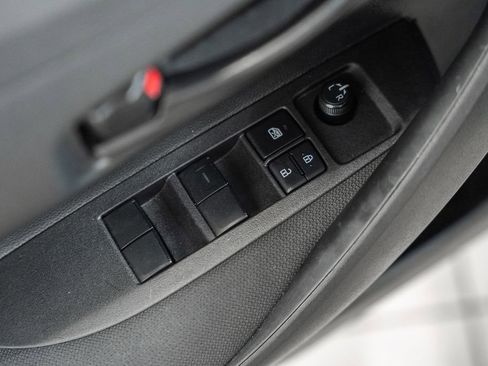 Used 2025 Toyota Corolla LE image 33