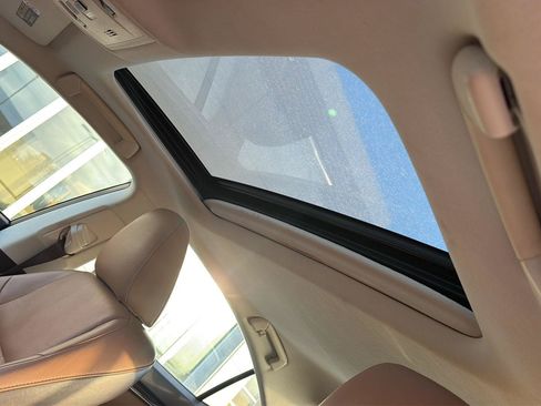Used 2016 Lexus ES 350 w/ Luxury Package w/Wood Trim FWD image 33