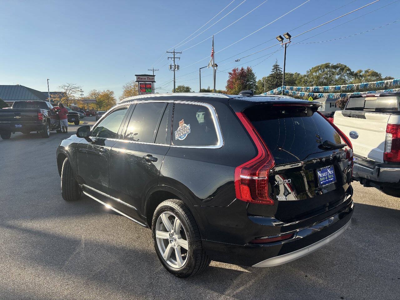 Used 2022 Volvo XC90 T5 Momentum AWD/4WD image 3