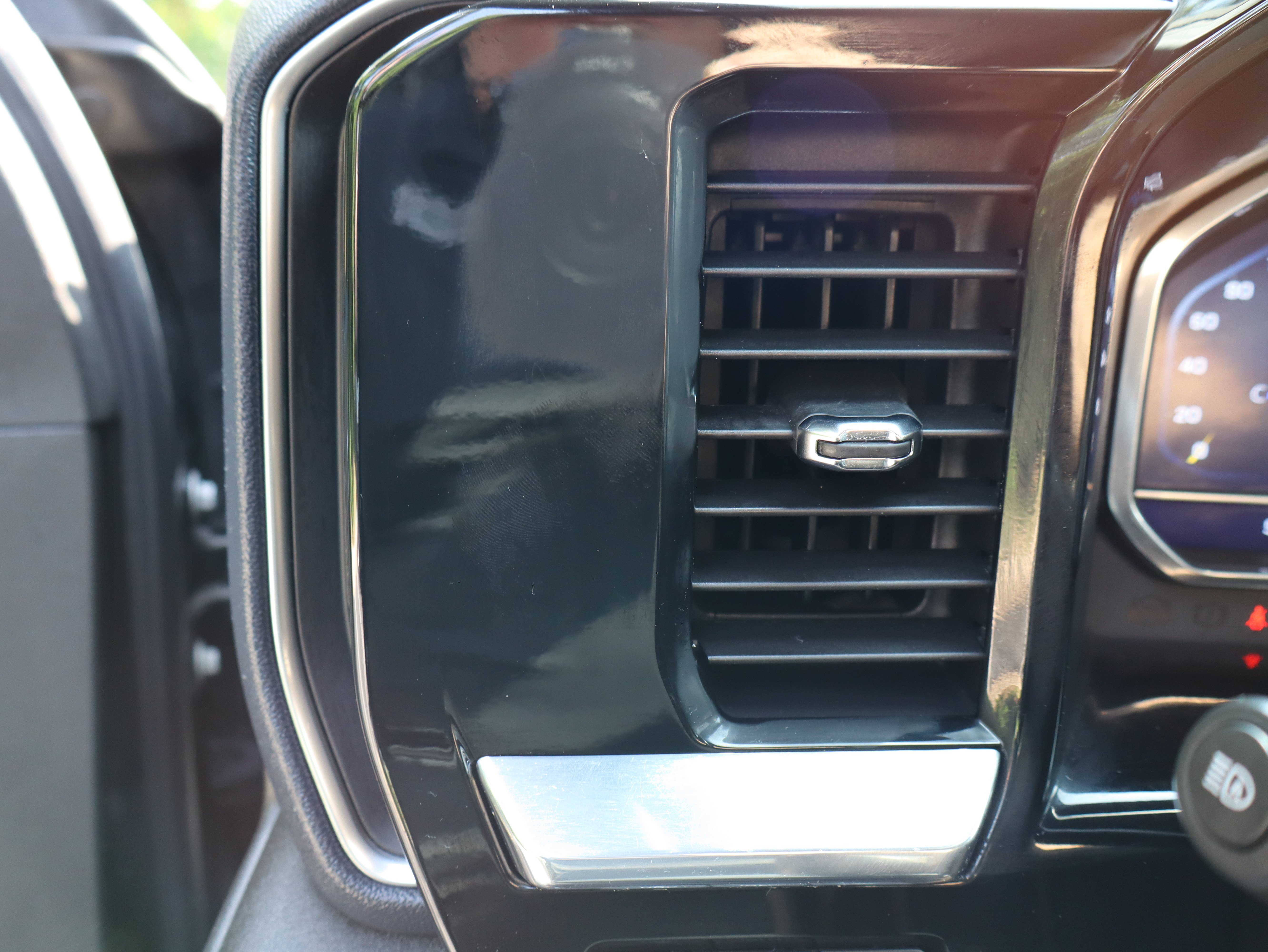Used 2024 Chevrolet Silverado 3500 High Country w/ Technology Package AWD/4WD image 33