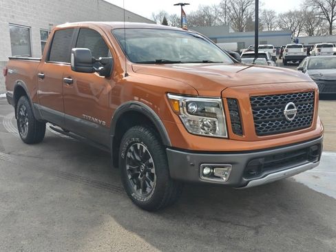 Used 2019 Nissan Titan PRO-4X w/ Pro-4x Convenience Package image 3