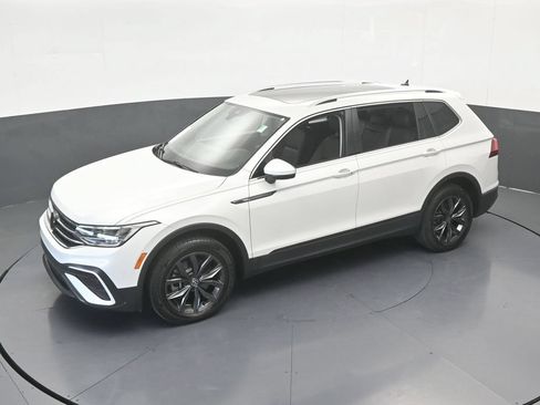 Used 2023 Volkswagen Tiguan SE FWD image 48
