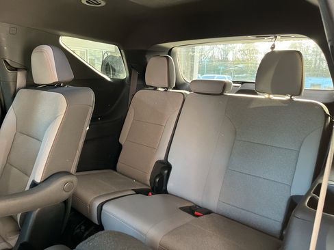 Used 2025 Chevrolet Traverse LT image 24